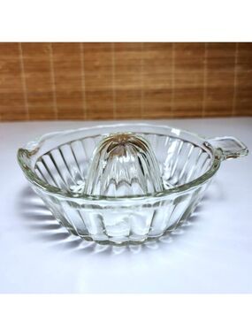 Vintage Glass Juicer Deep Clear Ribbed Reamer Citrus Thumb Handle L15